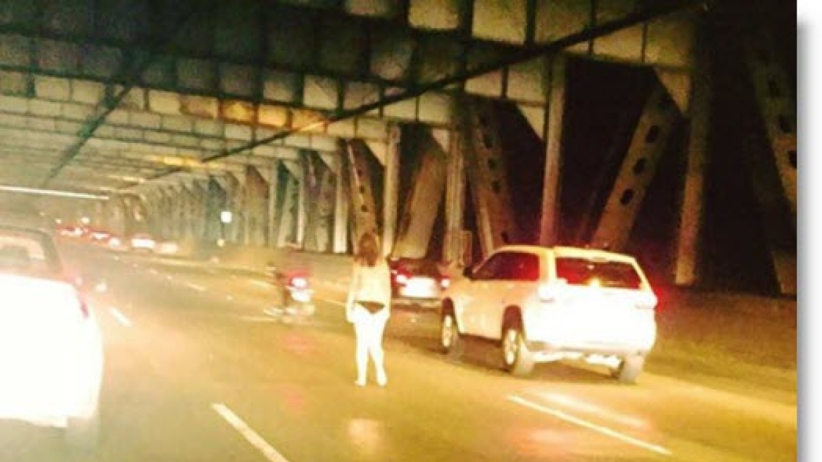 Σταμάτησε η κυκλοφορία: Γυναίκα έκανε στριπτίζ σε γέφυρα του Σαν Φρανσίσκο